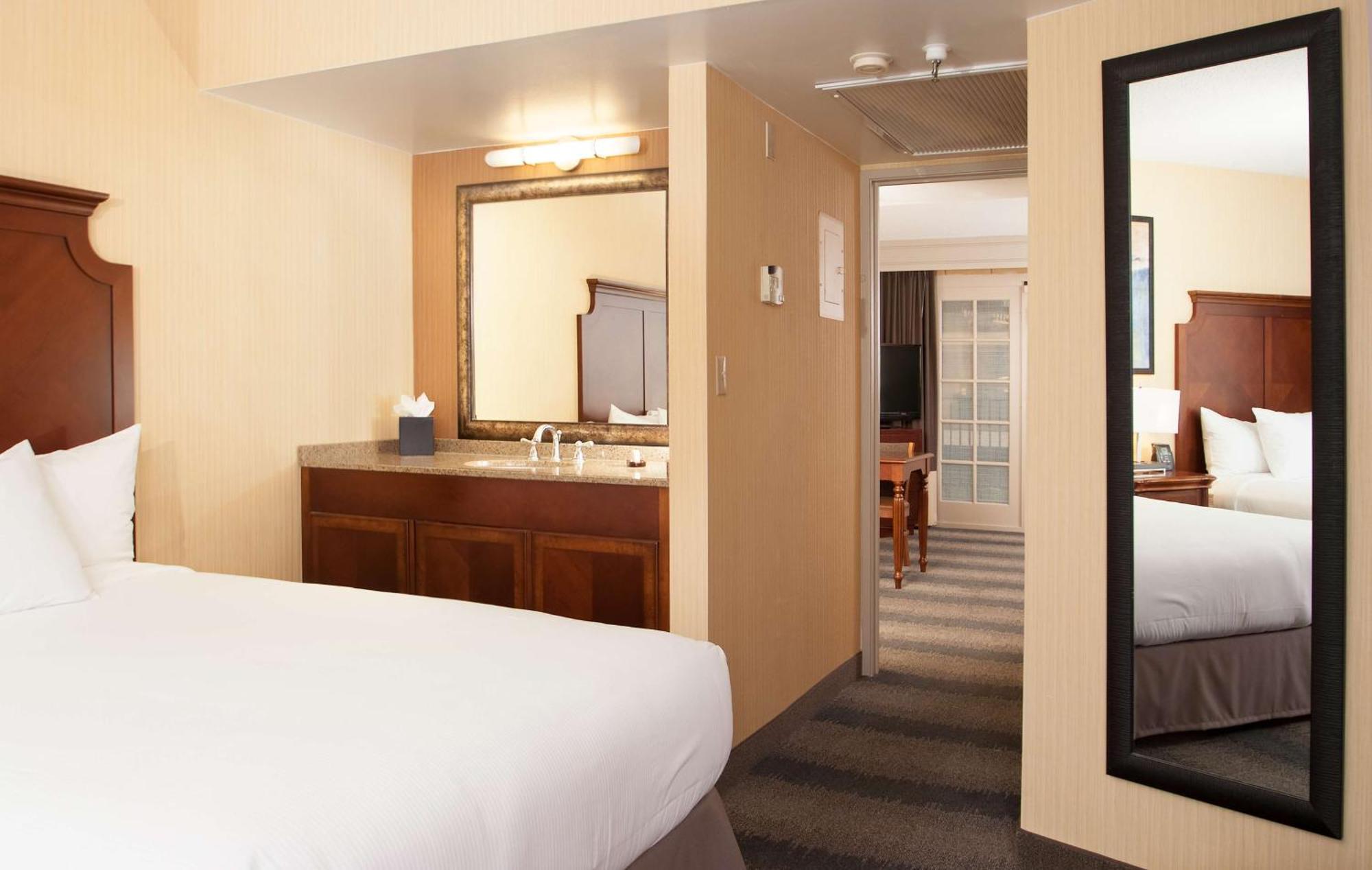 Embassy Suites By Hilton Bloomington/Minneapolis Bagian luar foto